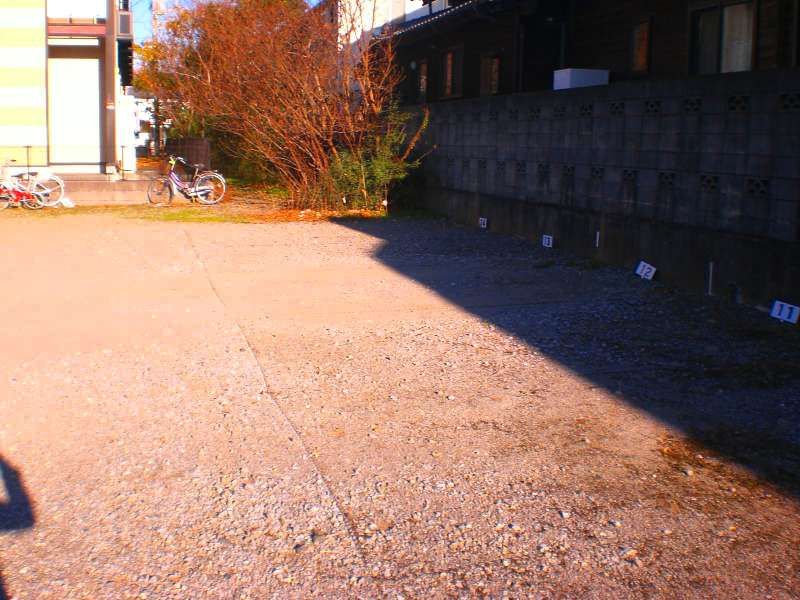 レオパレスグレース　Ｌｅｄａ 駐車場