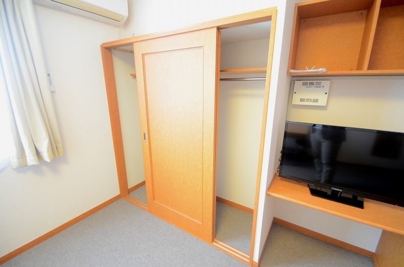 レオパレスフローラ津興 収納