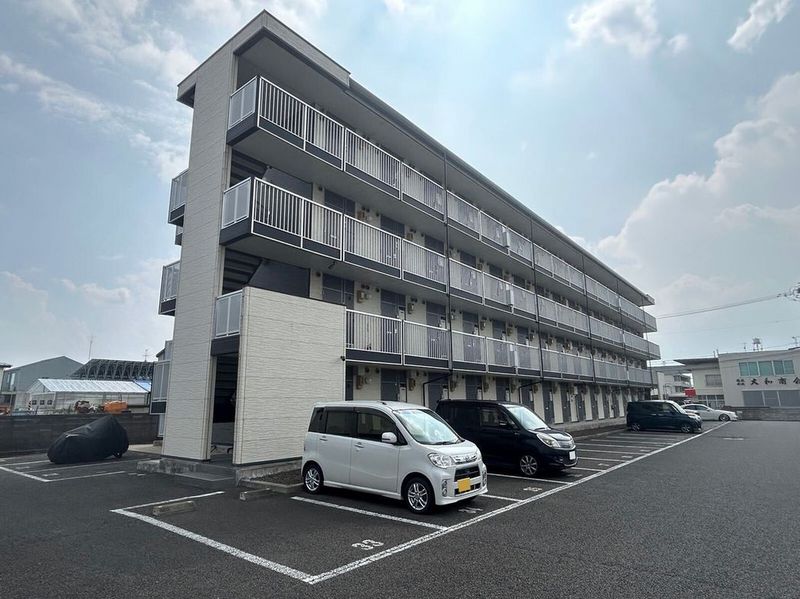 レオパレスニュートリノミラージ 外観