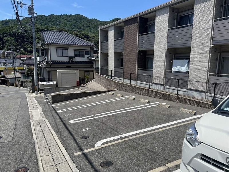 クレイノＣＩＥＬ 駐車場