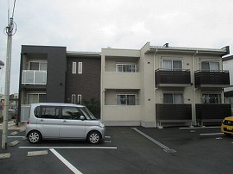 レオネクストポムールⅣ 駐車場