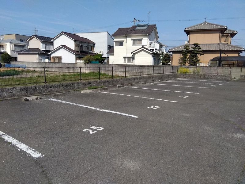 レオパレス川島 駐車場