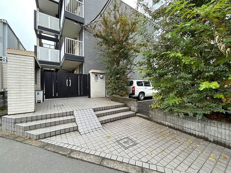 レオパレスウィステリア神田 エントランス