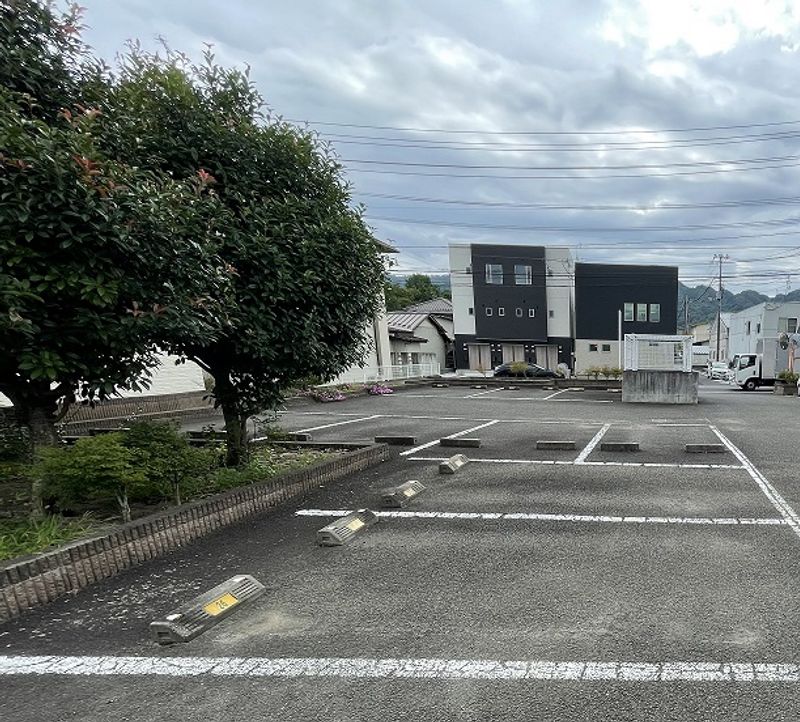 レオパレスアイミ３ 駐車場