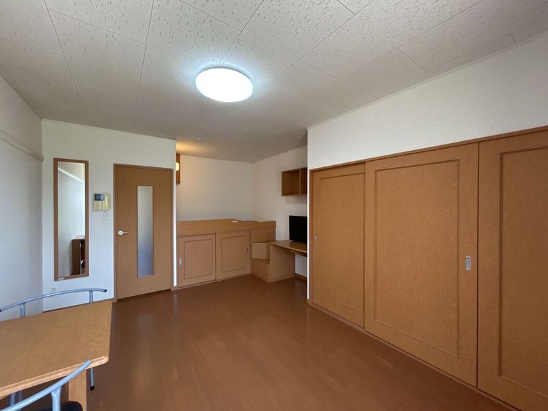 レオパレス柏屋 居間