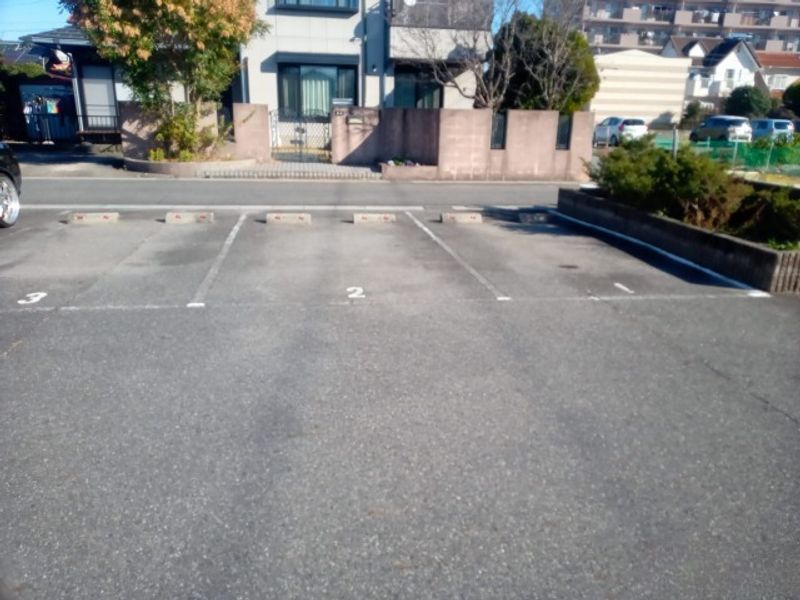 レオパレスレユール富永 駐車場
