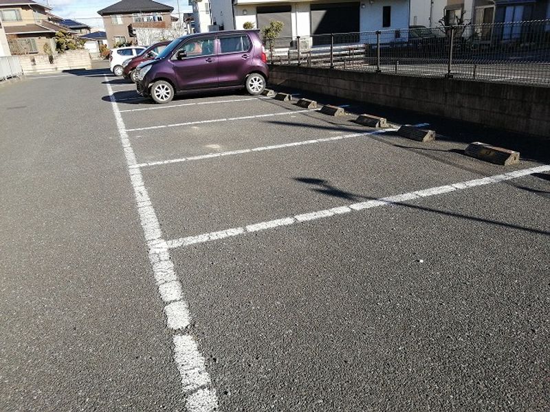 レオパレスエルピュール 駐車場