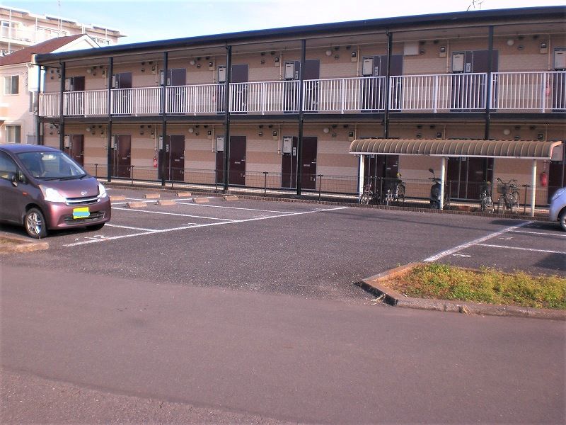 レオパレスルーチェ 駐車場