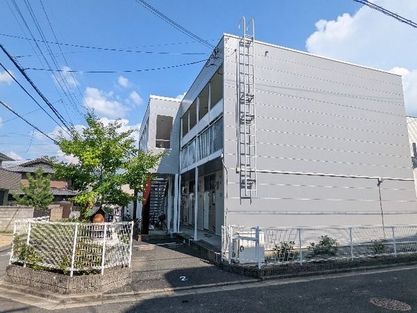 レオパレスシュバリエ 外観