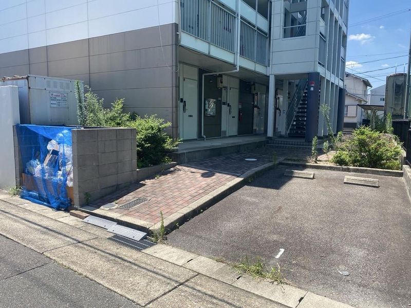 レオパレス猪子石 エントランス