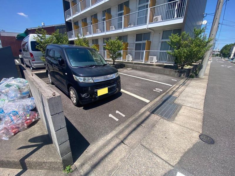 レオパレスＵ 駐車場