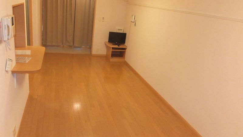 レオパレス奈成 居間