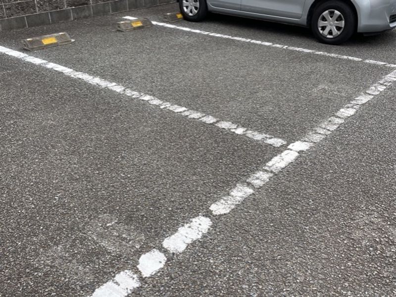 レオパレスルミエール 駐車場
