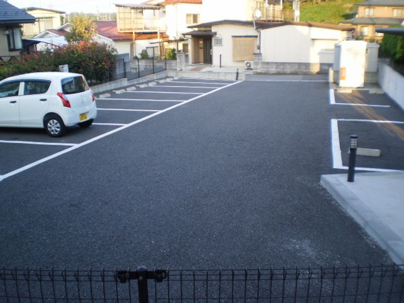 レオパレス松安 駐車場