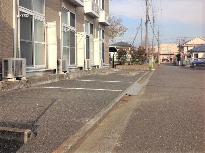 レオパレスサンガーデン 駐車場