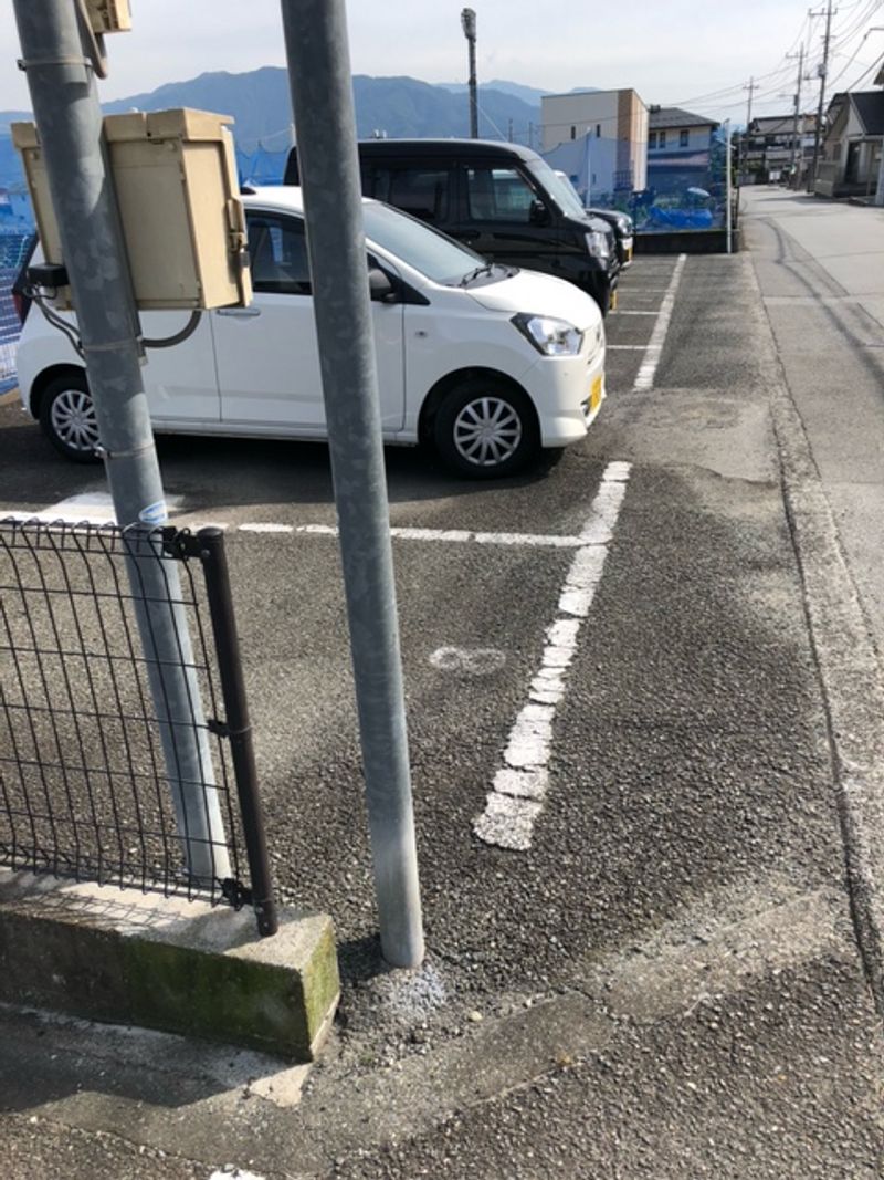 レオパレスＥｉｒｅ 駐車場