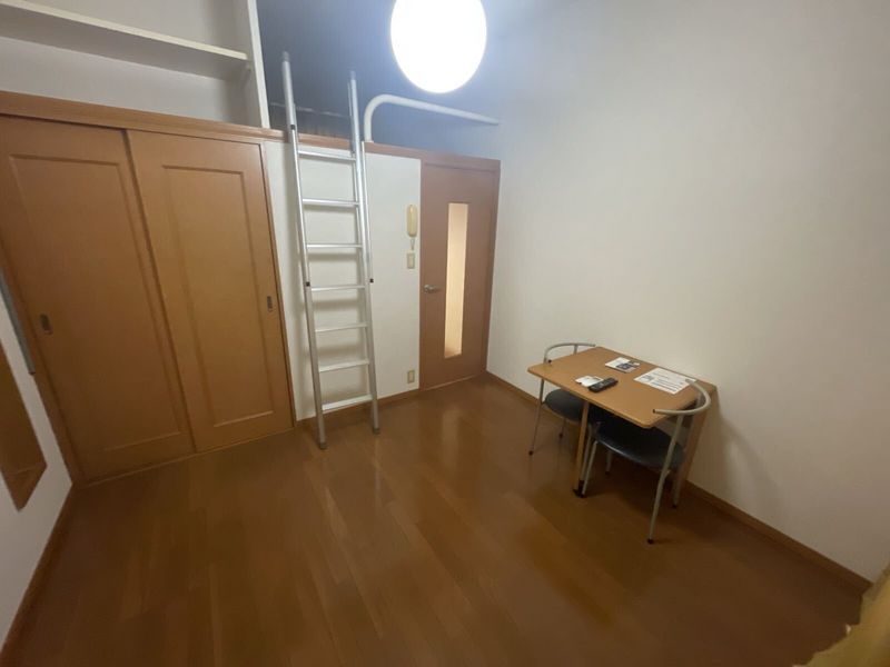 レオパレスＰＩＰＡ 居間
