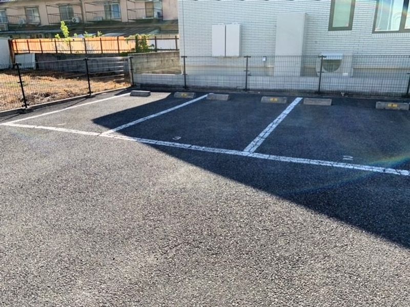 レオネクスト湯村 駐車場