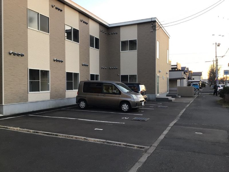 レオパレスウィンⅡ 駐車場