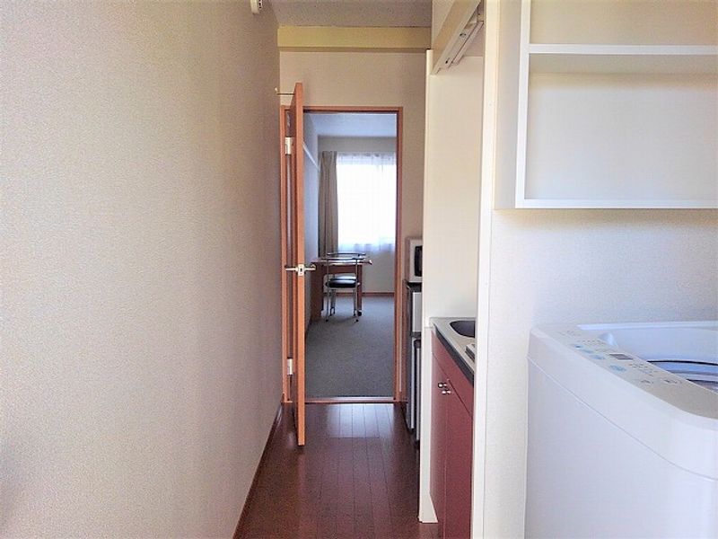 レオパレス宮本長栄 玄関