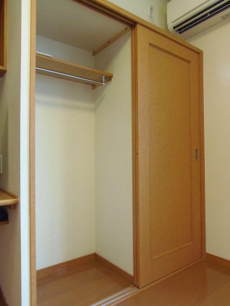 レオパレスルレーブ上面 収納