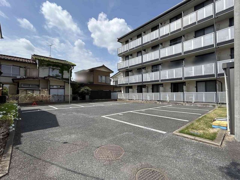 レオパレス神無月 駐車場