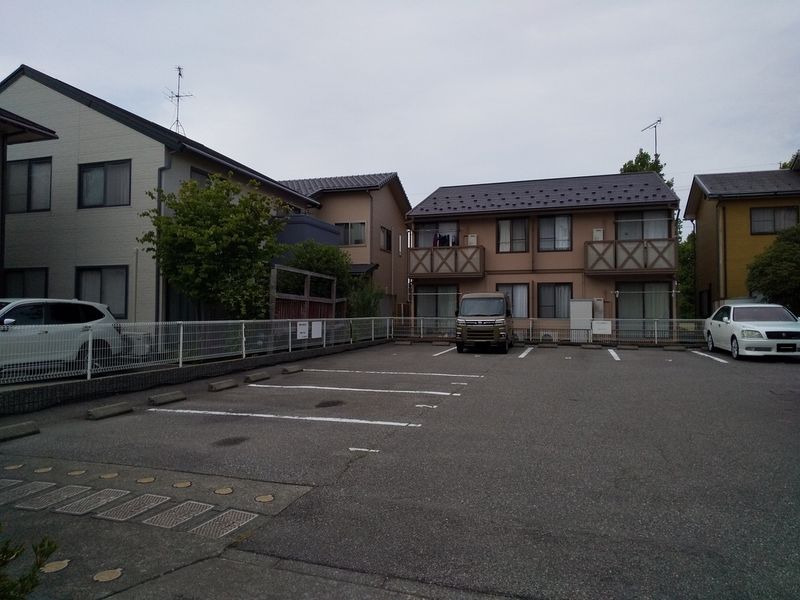 レオパレスプランドールⅠ 駐車場