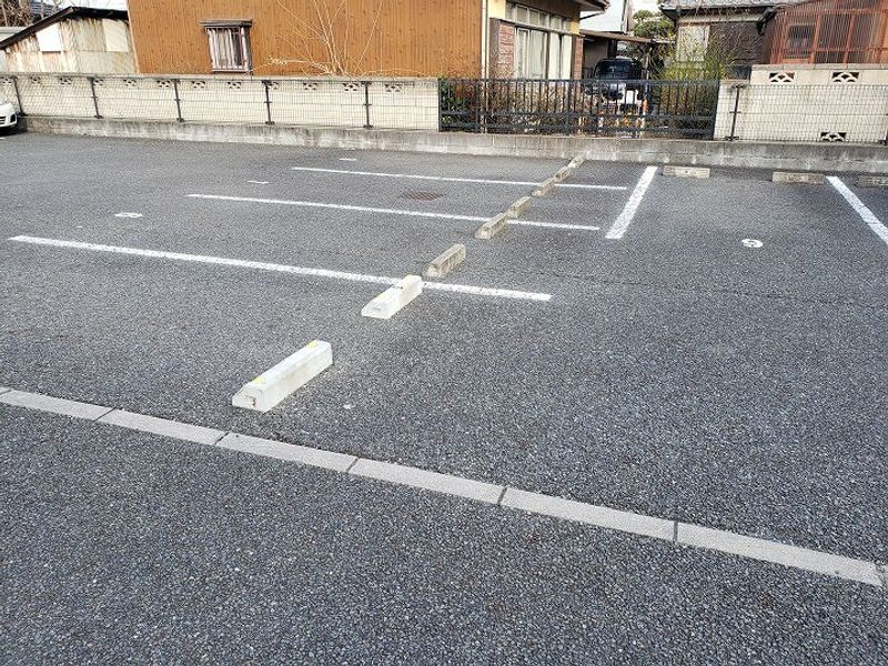 レオパレス尾ヶ崎 駐車場