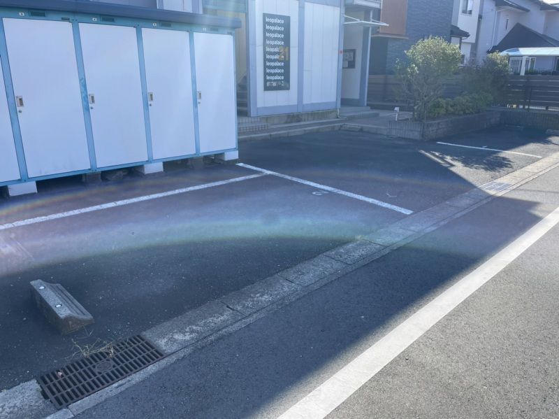レオパレスドゥノール 駐車場
