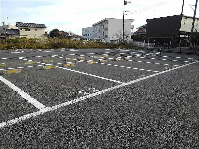 レオパレスキャトル　セゾン 駐車場