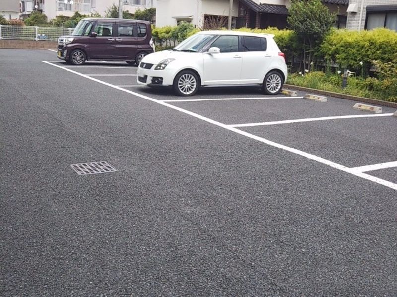 レオパレスリラ大南 駐車場