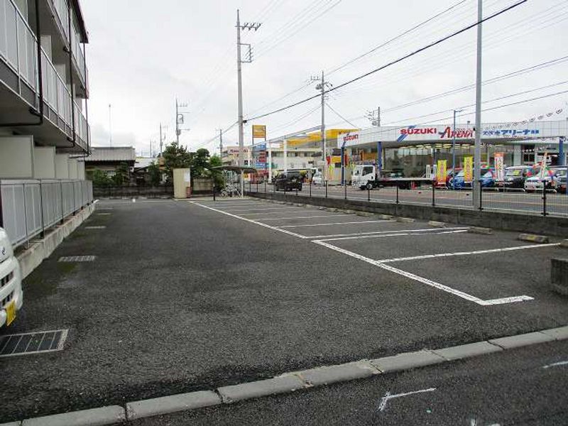 レオパレスアイあいビレッジ 駐車場