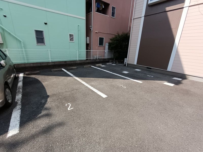 レオパレスレジデンス新石切 駐車場