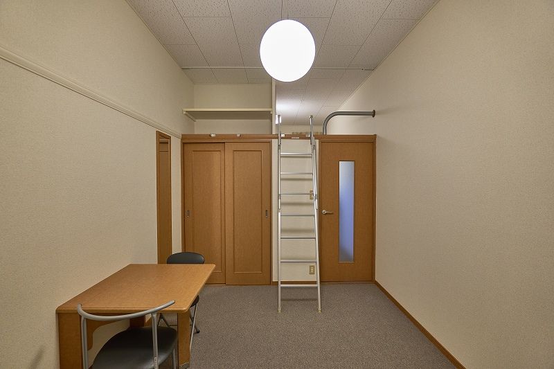 レオパレスあぶらや 居間
