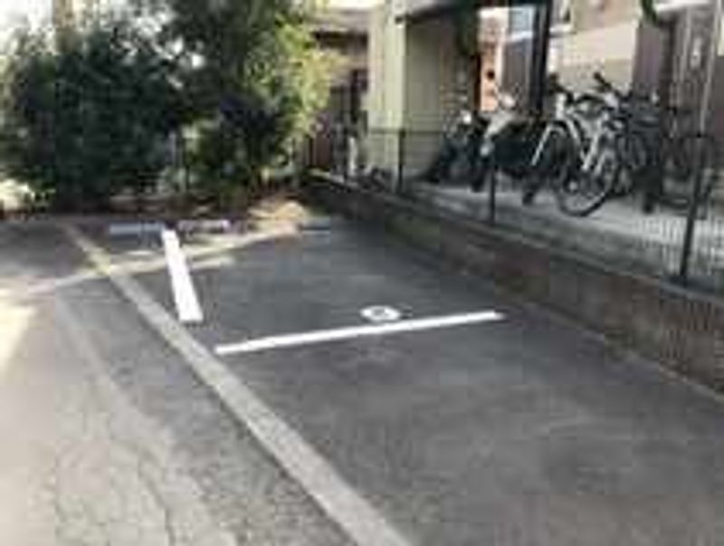 レオパレスベル　ツリーⅡ 駐車場