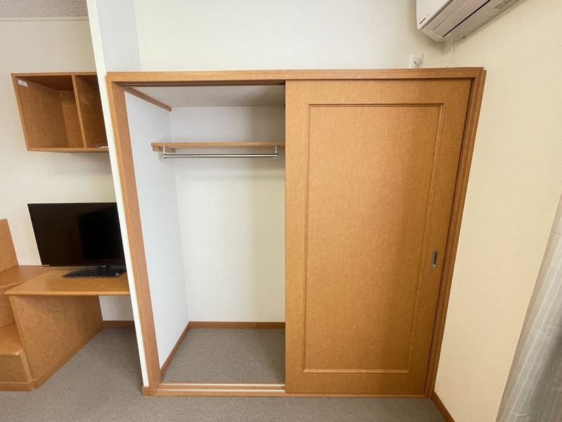 レオパレス南彦根Ⅱ番館 収納