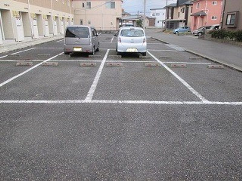 レオパレスどんぐり 駐車場
