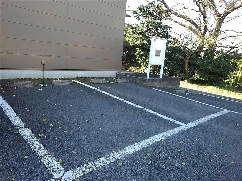レオパレスエスユー 駐車場