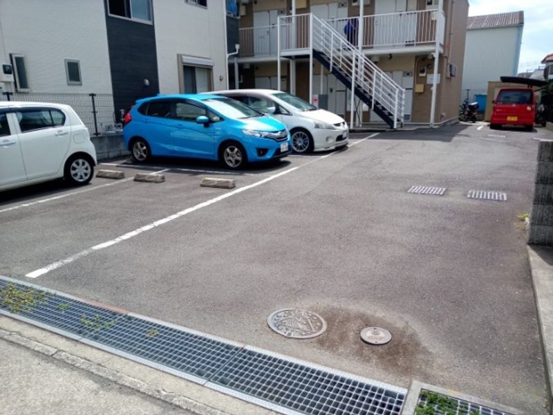 レオパレスあおば 駐車場