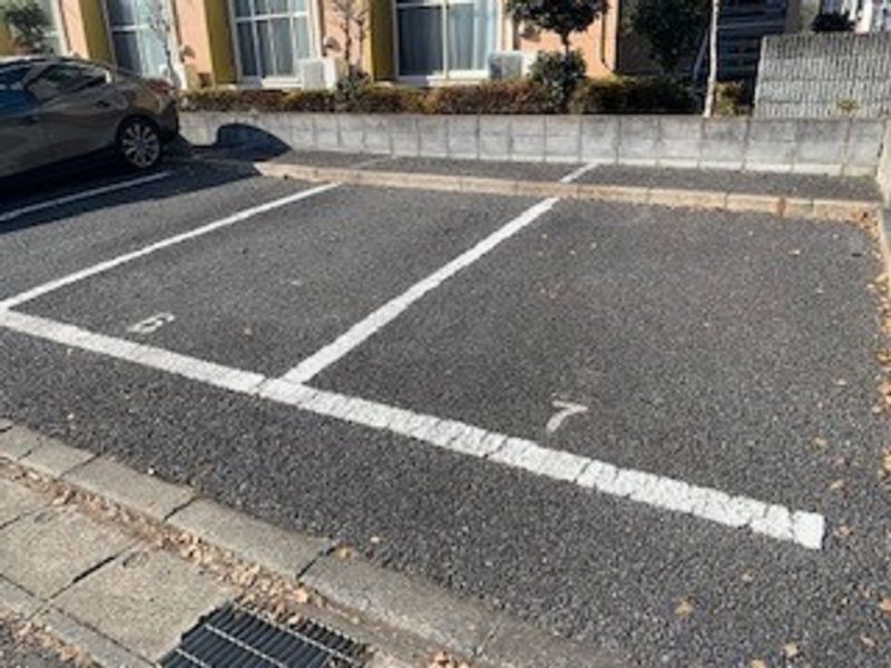 レオパレスファリーナ 駐車場