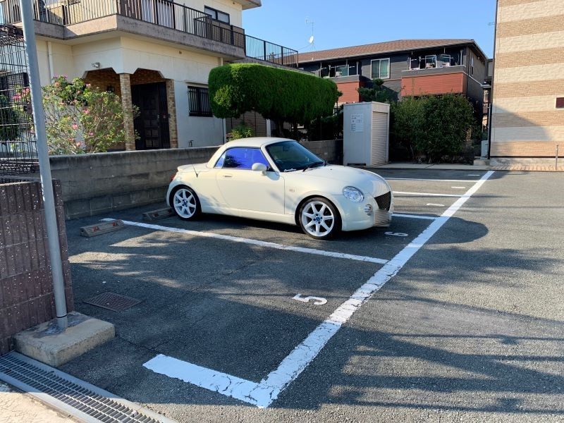 レオパレス紫陽花 駐車場