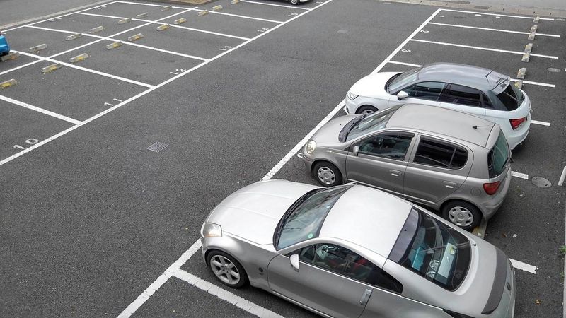 レオネクストウエスト 駐車場