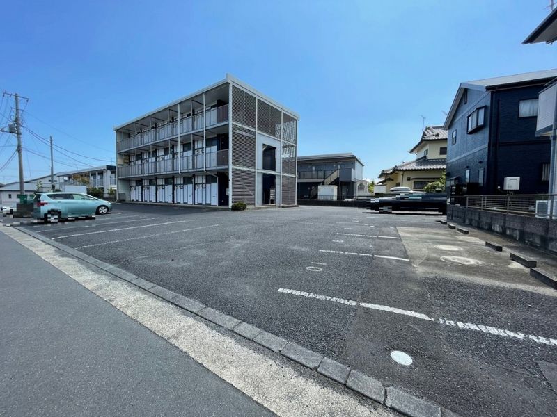 レオパレスロイヤル　ミヤケ 駐車場
