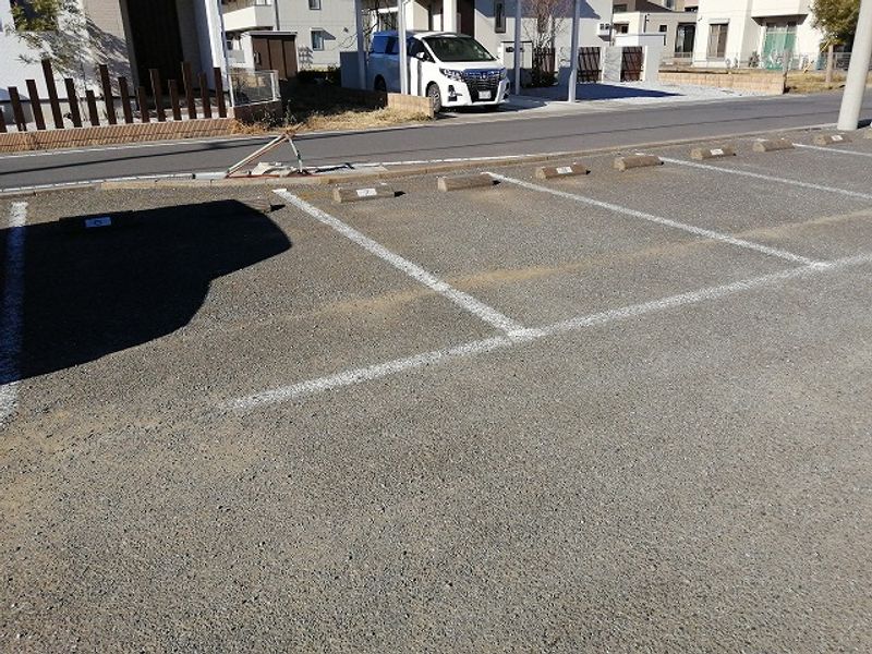 レオパレスサニースクエアーＢ 駐車場