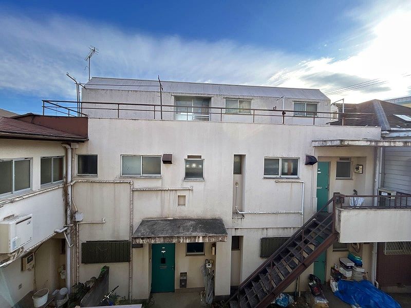 LEONEXT Casa Flora View