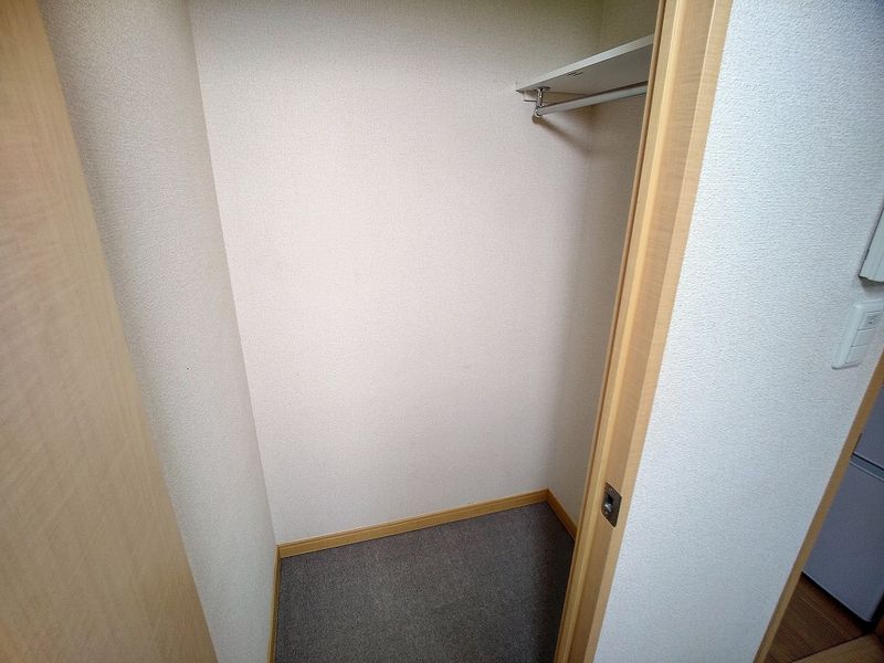 レオパレスフォーティーン扇 収納