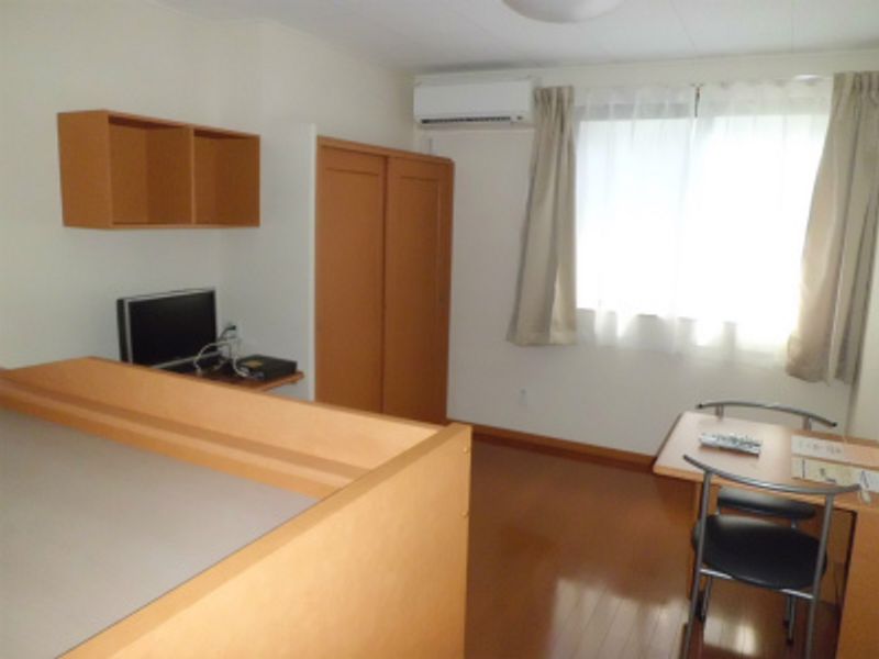 レオパレスフレンドマーチ 居間