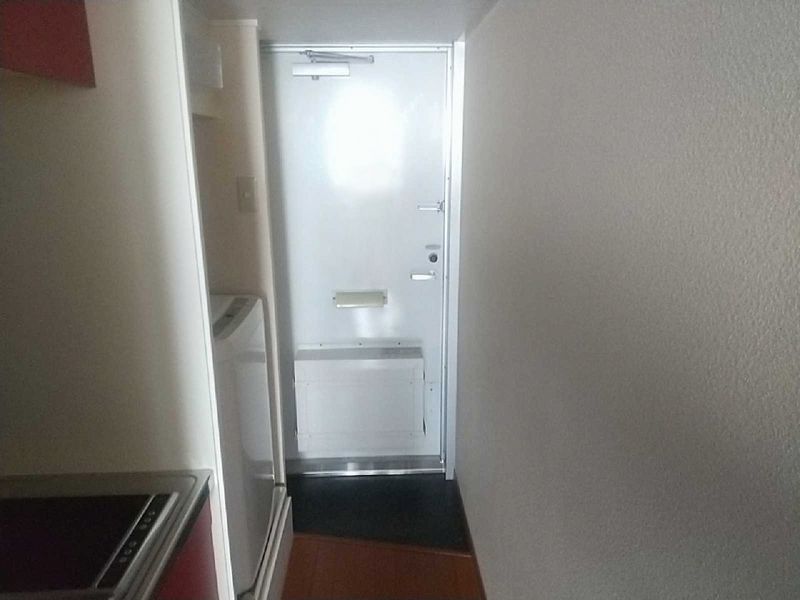 レオパレス翁樹 玄関