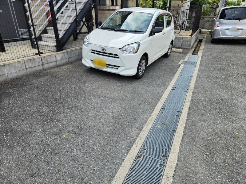 レオパレスピュア 駐車場