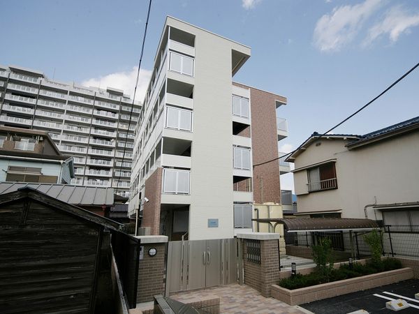 レオパレスアルス中央 外観